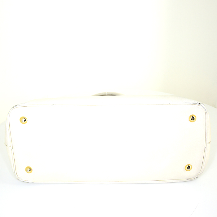 Bolso de mano Prada en cuero saffiano blanco - Detail D4
