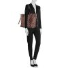 Shopping bag Louis Vuitton Neverfull modello medio in tela a scacchi ebana e pelle marrone - Detail D1 thumbnail