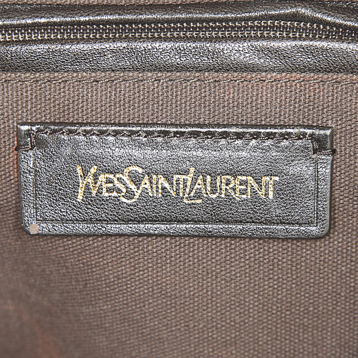 Yves Saint Laurent Easy large model handbag in brown grained leather - Detail D3