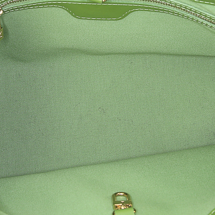 Louis Vuitton Wilshire handbag in green Granny monogram patent leather - Detail D2