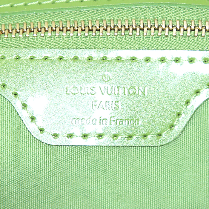 Louis Vuitton Wilshire handbag in green Granny monogram patent leather - Detail D3