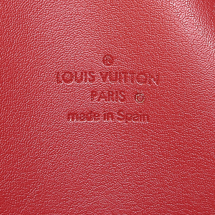 Sac à main Louis Vuitton Sutton en cuir vernis rouge et cuir naturel - Detail D3