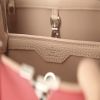 Louis Vuitton Capucines shoulder bag in pink grained leather - Detail D4 thumbnail