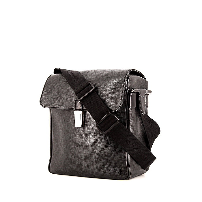 Louis Vuitton Yaranga Shoulder bag 339855