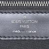Borsa a tracolla Louis Vuitton Yaranga in pelle taiga nera e tela nera - Detail D3 thumbnail