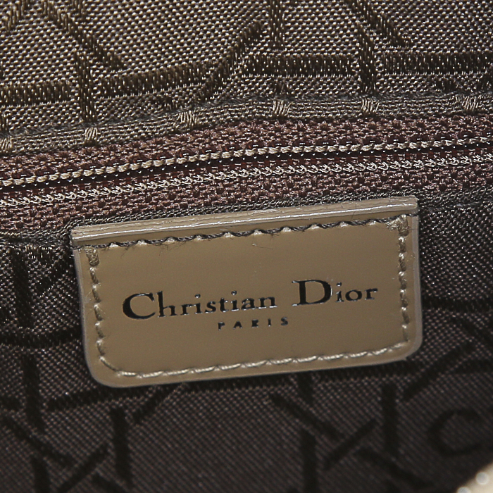 Sac à main Dior Vintage en cuir vernis beige - Detail D3