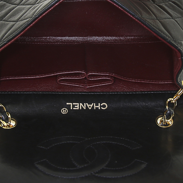 Chanel Mademoiselle shoulder bag in black leather - Detail D2