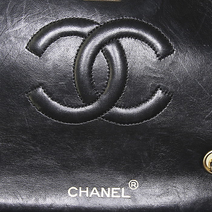 Chanel Mademoiselle shoulder bag in black leather - Detail D3