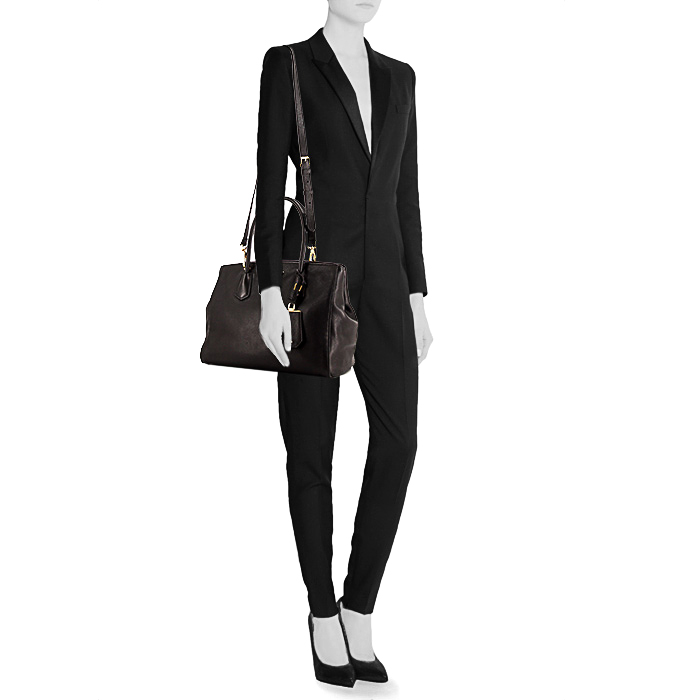 Prada handbag in black grained leather - Detail D2