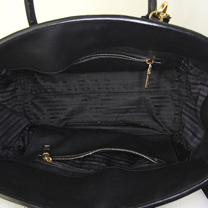 Sac à main Prada en cuir grainé noir - Detail D3