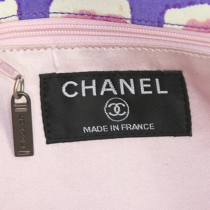 Chanel Timeless shoulder bag in purple, pink and white tricolor printed canvas - Detail D4