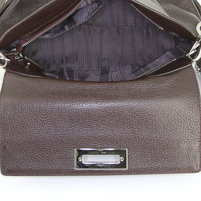 Salvatore Ferragamo Sofia handbag in purple grained leather - Detail D3