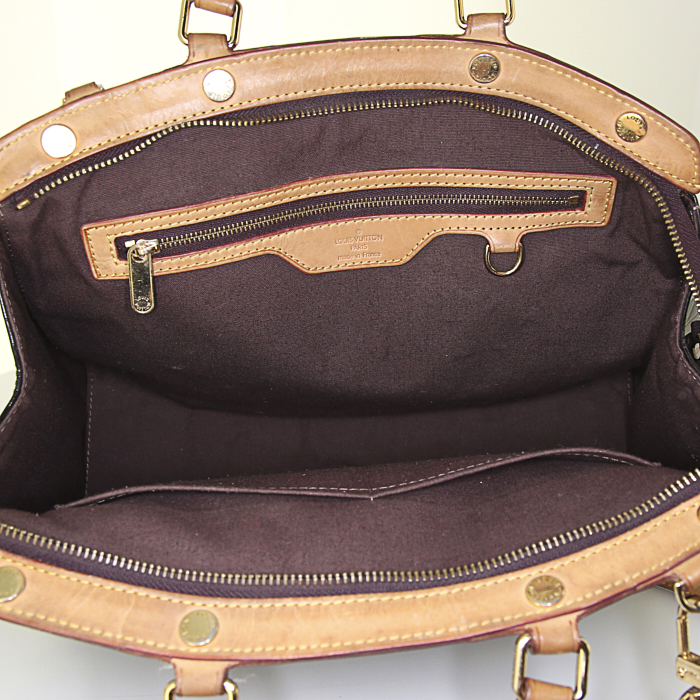 Bolso para llevar al hombro o en la mano Louis Vuitton Brea en charol Monogram color burdeos y cuero natural - Detail D3