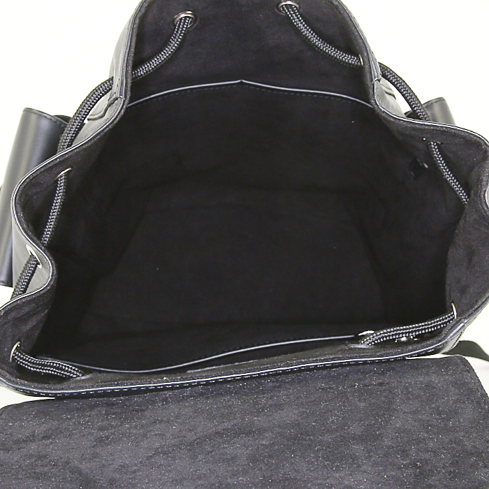 Louis Vuitton Christopher backpack in black epi leather - Detail D2