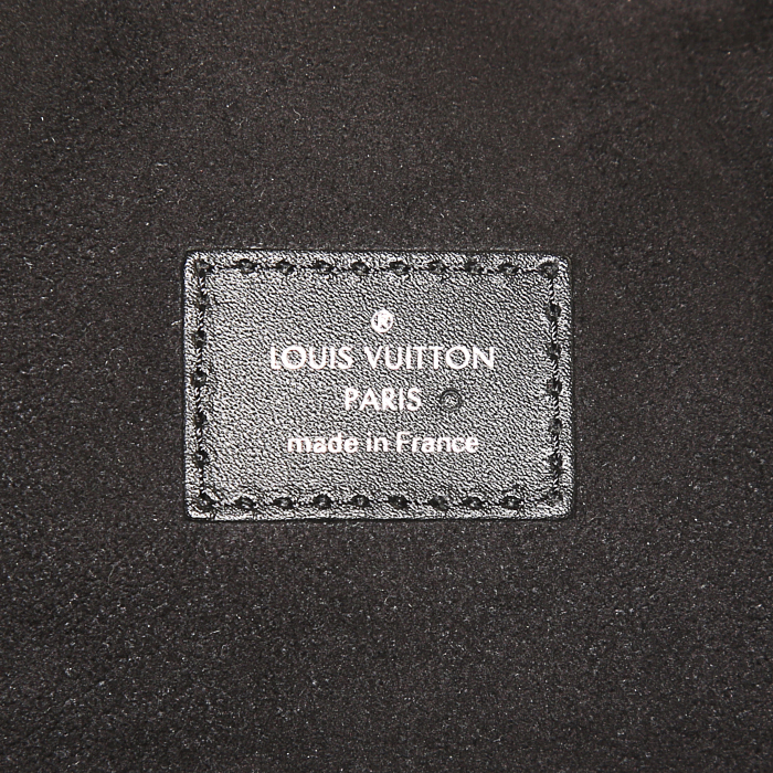 Louis Vuitton Christopher backpack in black epi leather - Detail D3