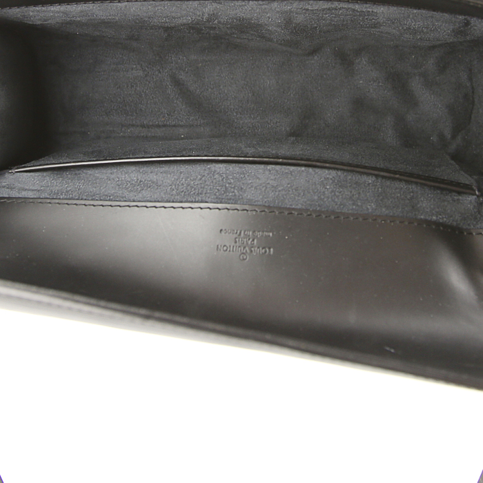 Louis Vuitton handbag in black epi leather - Detail D2