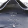 Borsa Chanel Timeless in pelle verniciata e foderata blu notte - Detail D3 thumbnail