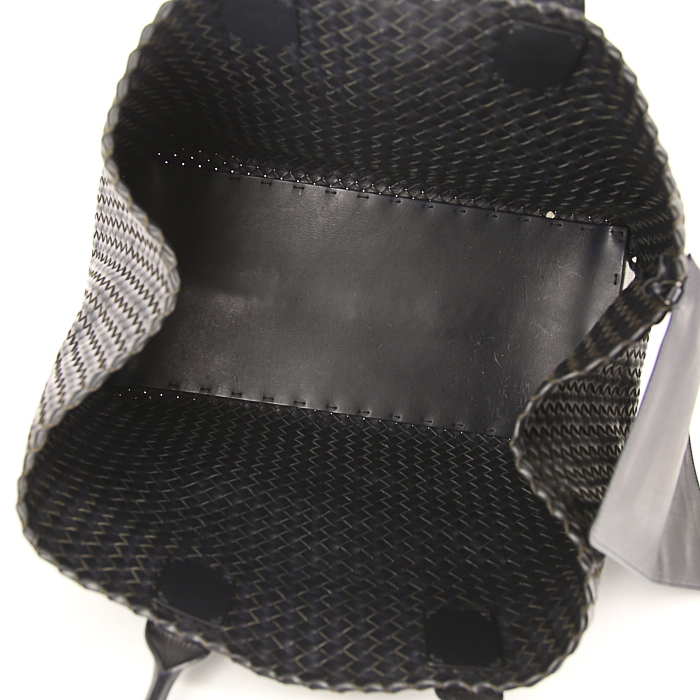 Sac cabas Bottega Veneta en cuir intrecciato noir - Detail D2