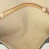 Sac bandoulière Louis Vuitton Florentine en toile monogram et cuir naturel - Detail D2 thumbnail
