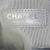 Sac bandoulière Chanel Boy en cuir noir - Detail D4 thumbnail