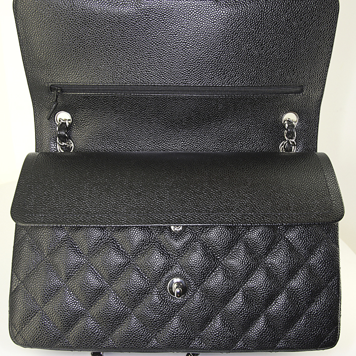 Chanel Timeless jumbo handbag in black grained leather - Detail D3