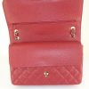 Bolso de mano Chanel Timeless jumbo en cuero granulado acolchado rojo - Detail D5 thumbnail