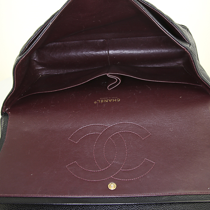 Bolso de mano Chanel Timeless Maxi Jumbo en cuero granulado acolchado negro - Detail D3