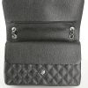 Bolso de mano Chanel Timeless jumbo en cuero granulado negro - Detail D5 thumbnail