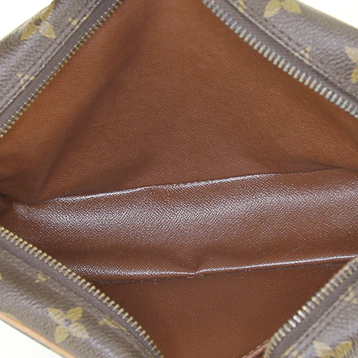 Pochette Louis Vuitton Compiègne en toile monogram marron et cuir naturel - Detail D2