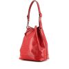 Bolso para llevar al hombro Louis Vuitton Grand Noé modelo grande en cuero Epi rojo - 00pp thumbnail