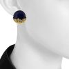 Vintage 1970's Kutchinski earrings for non pierced ears in yellow gold and lapis-lazuli - Detail D1 thumbnail