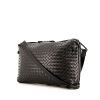 Bottega Veneta Messenger shoulder bag in black intrecciato leather - 00pp thumbnail