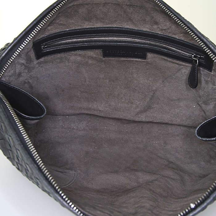 Sac bandoulière Bottega Veneta Messenger en cuir intrecciato noir - Detail D2