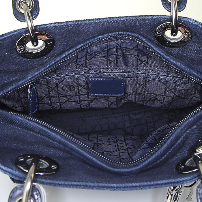 Sac à main Dior Lady Dior moyen modèle en toile denim bleu-jean et cuir bleu-jean - Detail D2