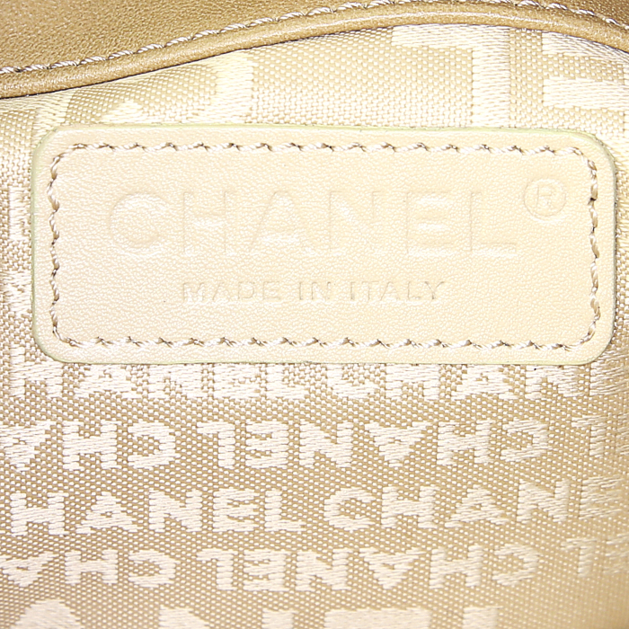 Pochette Chanel en daim beige - Detail D3