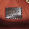 Borsa a tracolla Louis Vuitton Olav in tela a scacchi marrone e pelle lucida marrone - Detail D3 thumbnail
