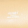 Bolso de mano Hermes Plume en cuero color oro - Detail D3 thumbnail