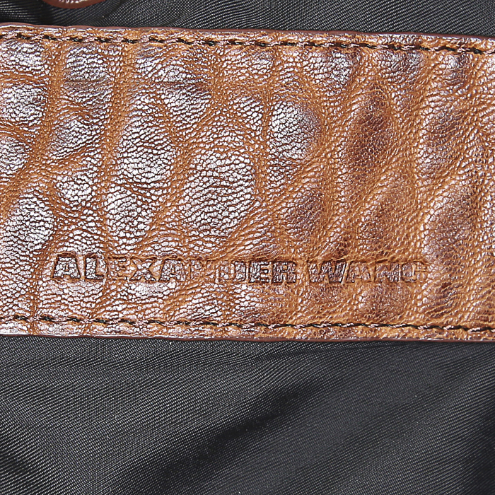 Bolso bandolera Alexander Wang en cuero granulado marrón - Detail D4