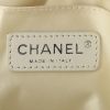 Bolso de mano Chanel Timeless en piel blanca y cuero blanco - Detail D4 thumbnail