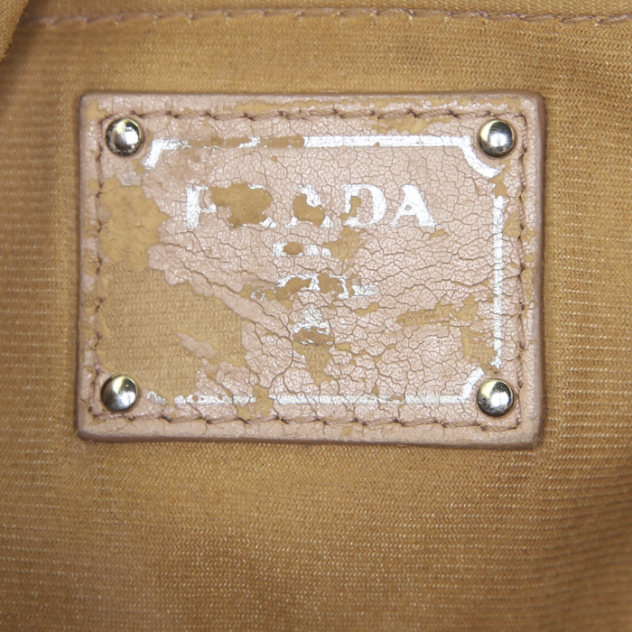 Pochette Prada Gaufre en cuir beige - Detail D3