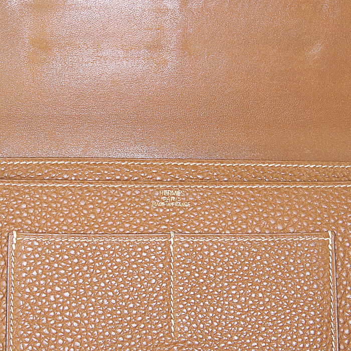 Billetera Hermes Dogon - Pocket Hand en cuero togo color oro - Detail D2