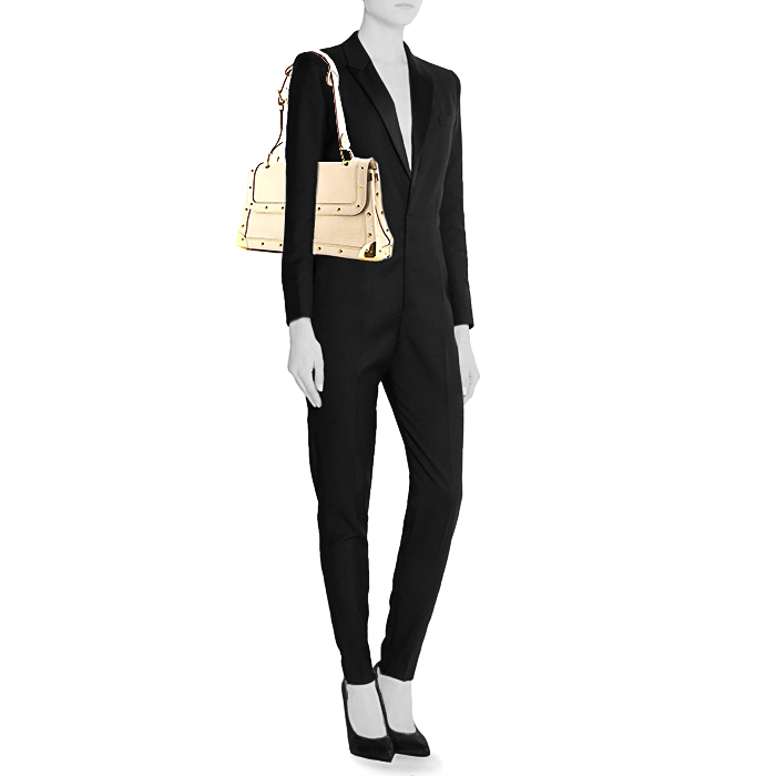 Louis Vuitton Talentueux bag worn on the shoulder or carried in the hand in off-white suhali leather - Detail D1