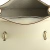 Bolso para llevar al hombro o en la mano Louis Vuitton Talentueux en cuero suhali blanquecino - Detail D5 thumbnail