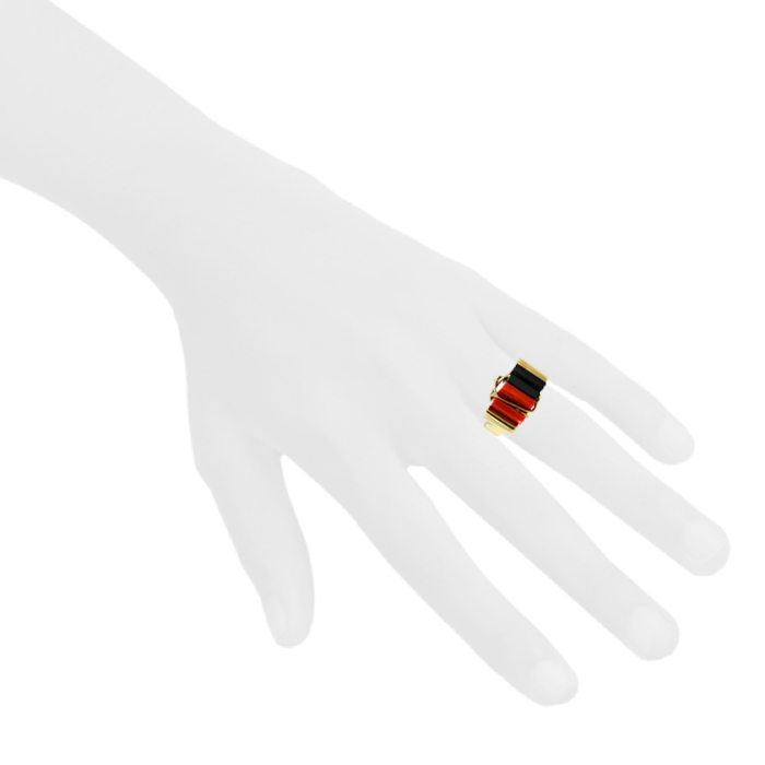 Vintage 1970's ring in 14 carats yellow gold,  onyx and coral - Detail D2