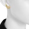 Tiffany & Co Paloma Picasso earrings for non pierced ears in yellow gold - Detail D1 thumbnail