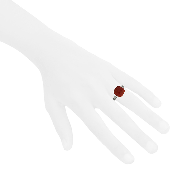 Bague Pomellato Capri en or blanc, corail et diamants - Detail D1