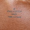 Bolsito de mano Louis Vuitton Marly en lona Monogram revestida y cuero natural - Detail D3 thumbnail