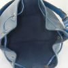 Shopping bag Louis Vuitton petit Noé in pelle Epi blu - Detail D2 thumbnail