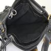 Bolso para llevar al hombro Chloé Paddington en cuero granulado negro - Detail D2 thumbnail