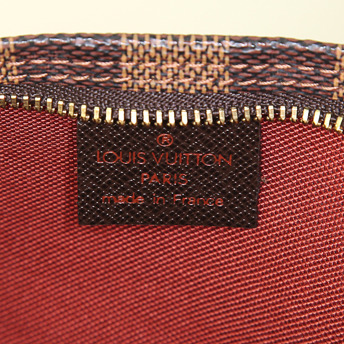 Bolsito de mano Louis Vuitton en lona a cuadros ébano y cuero marrón - Detail D3